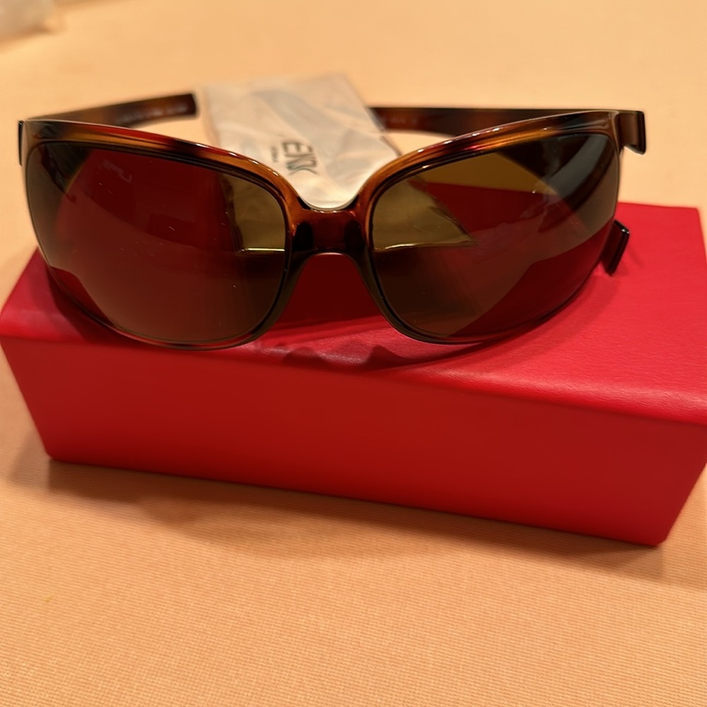 New Fendi Oversized Brown/Gold Sunglasses. - Picture 2 of 10